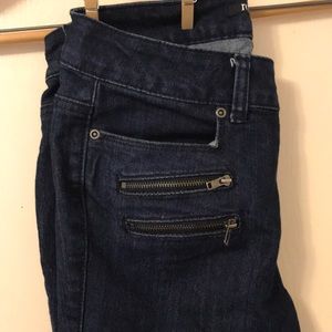 Dark wash zipper detail skinny jeans